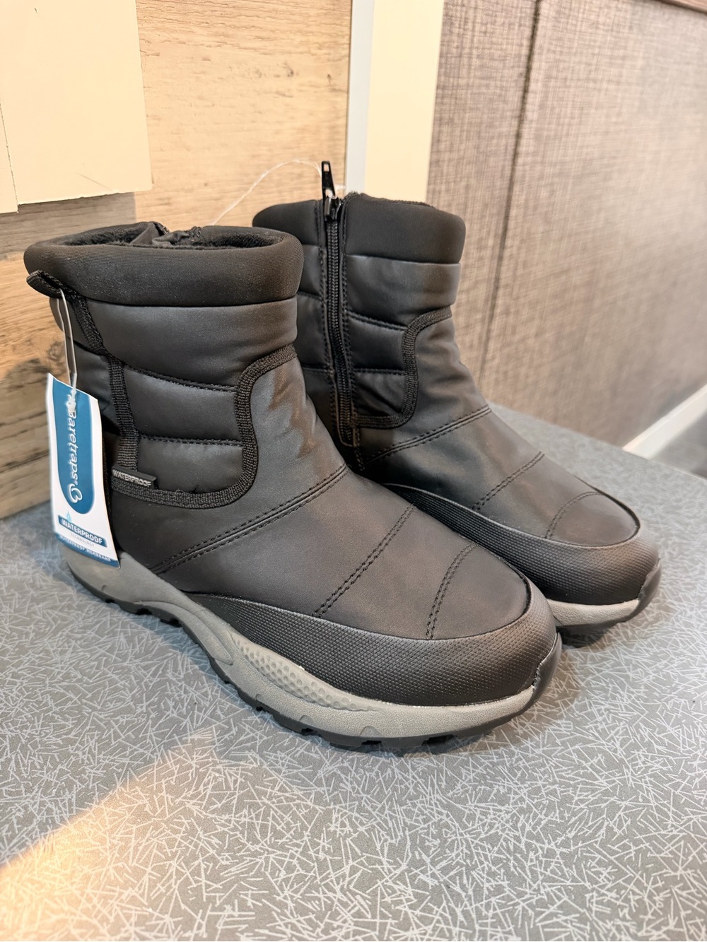 Womens black waterproof winter/snow Boots